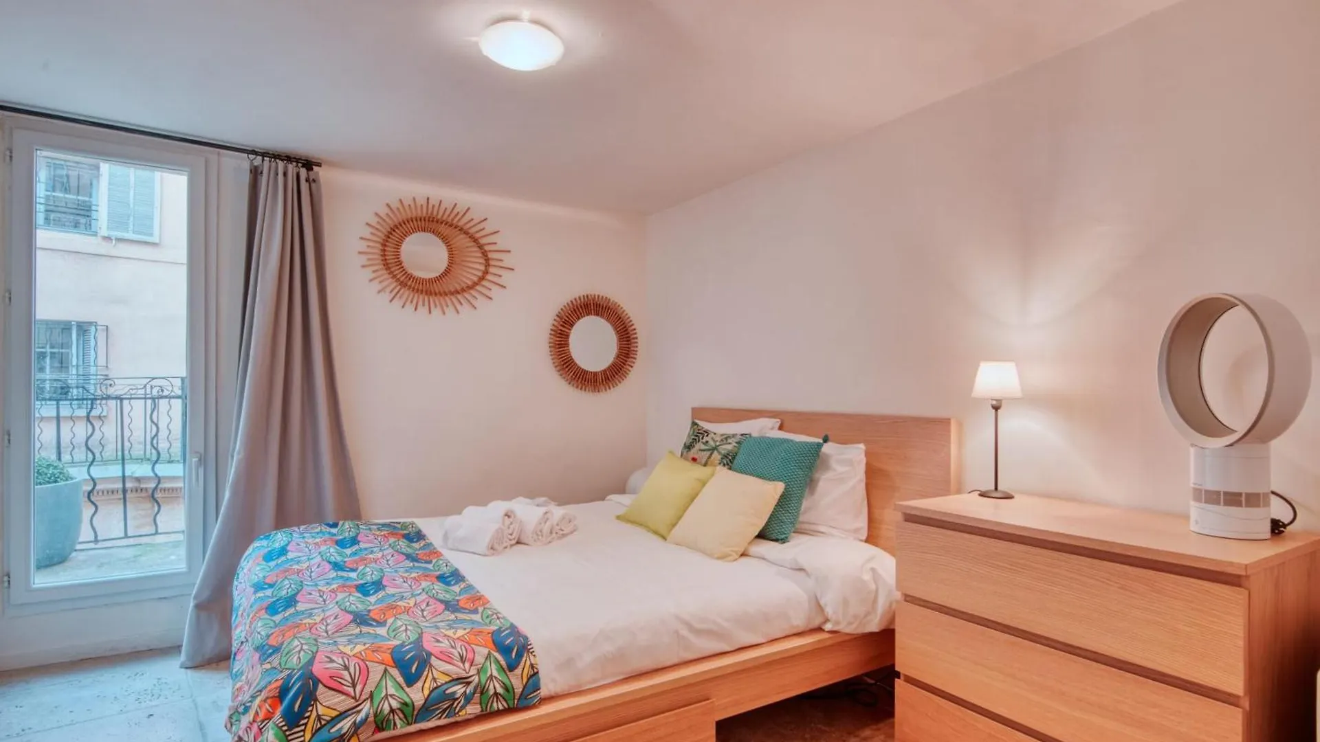 Promenade Du Cours Furnished Flat Apartment Aix-en-Provence