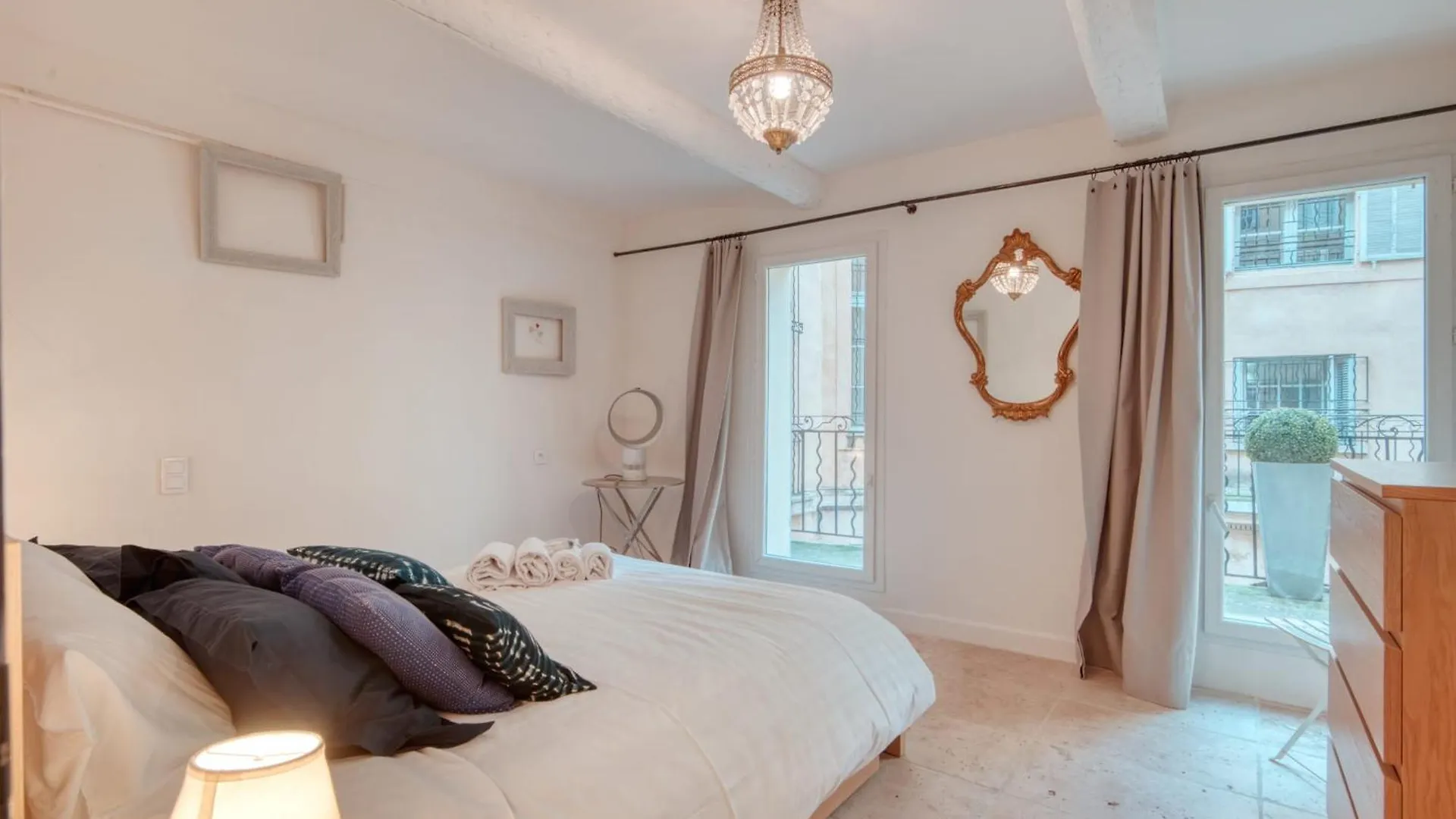 Promenade Du Cours Furnished Flat Apartment Aix-en-Provence