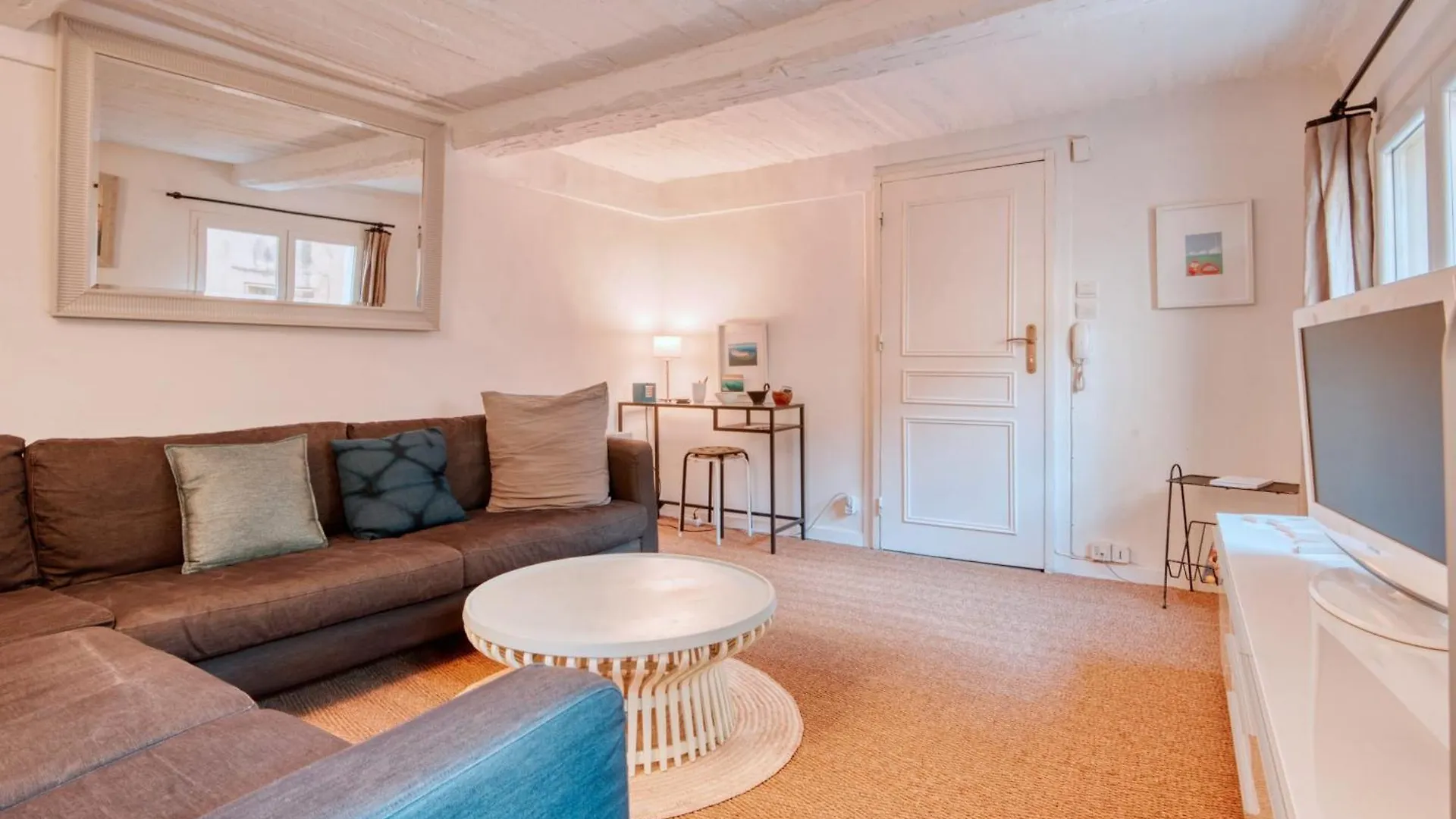 Promenade Du Cours Furnished Flat Apartment Aix-en-Provence