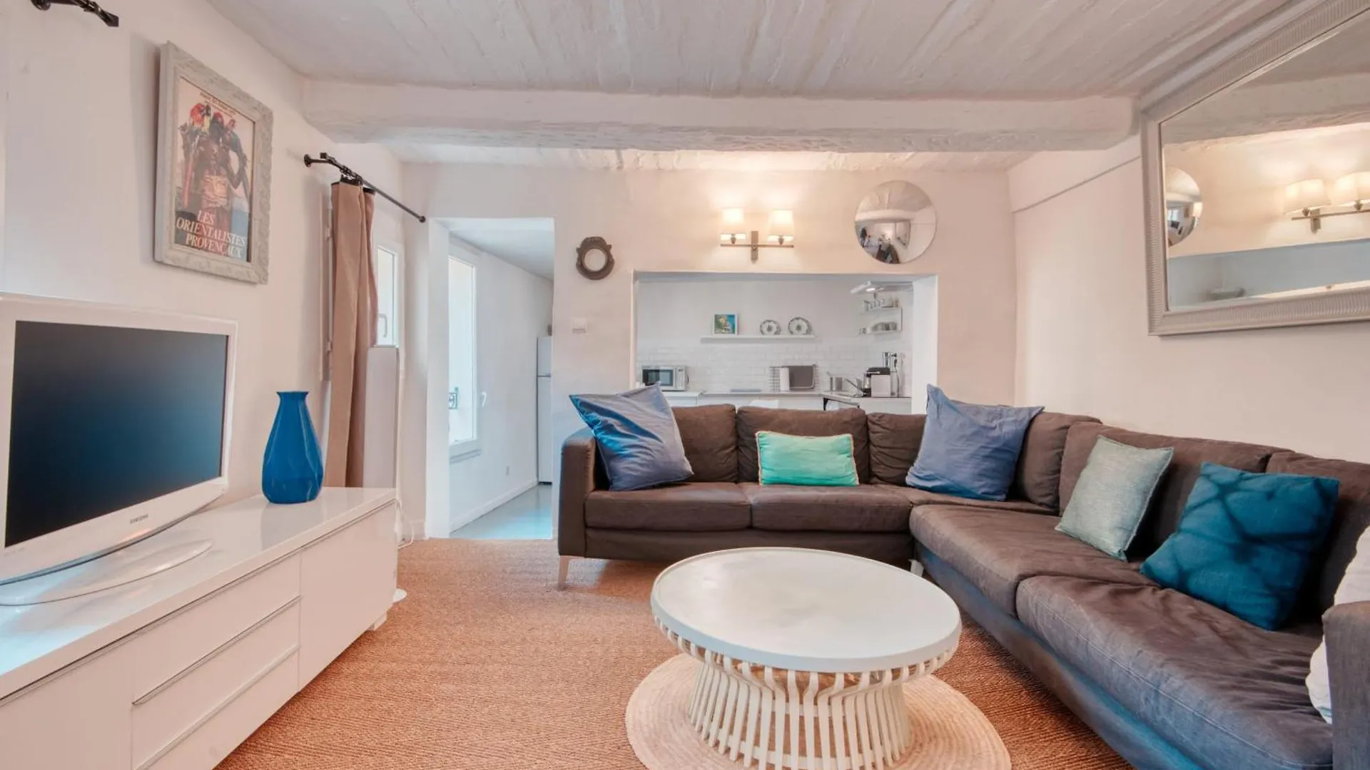 Promenade Du Cours Furnished Flat Apartment Aix-en-Provence France