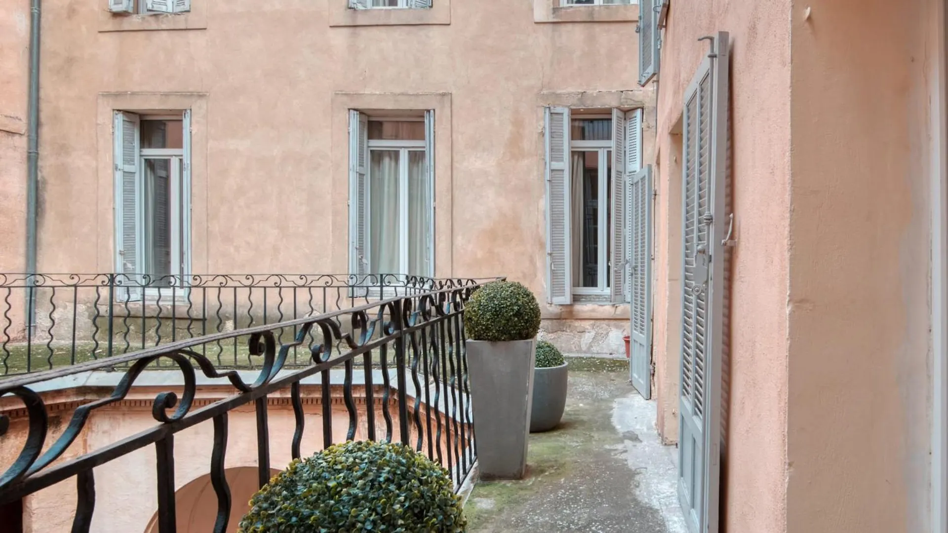 Promenade Du Cours Furnished Flat Apartment Aix-en-Provence