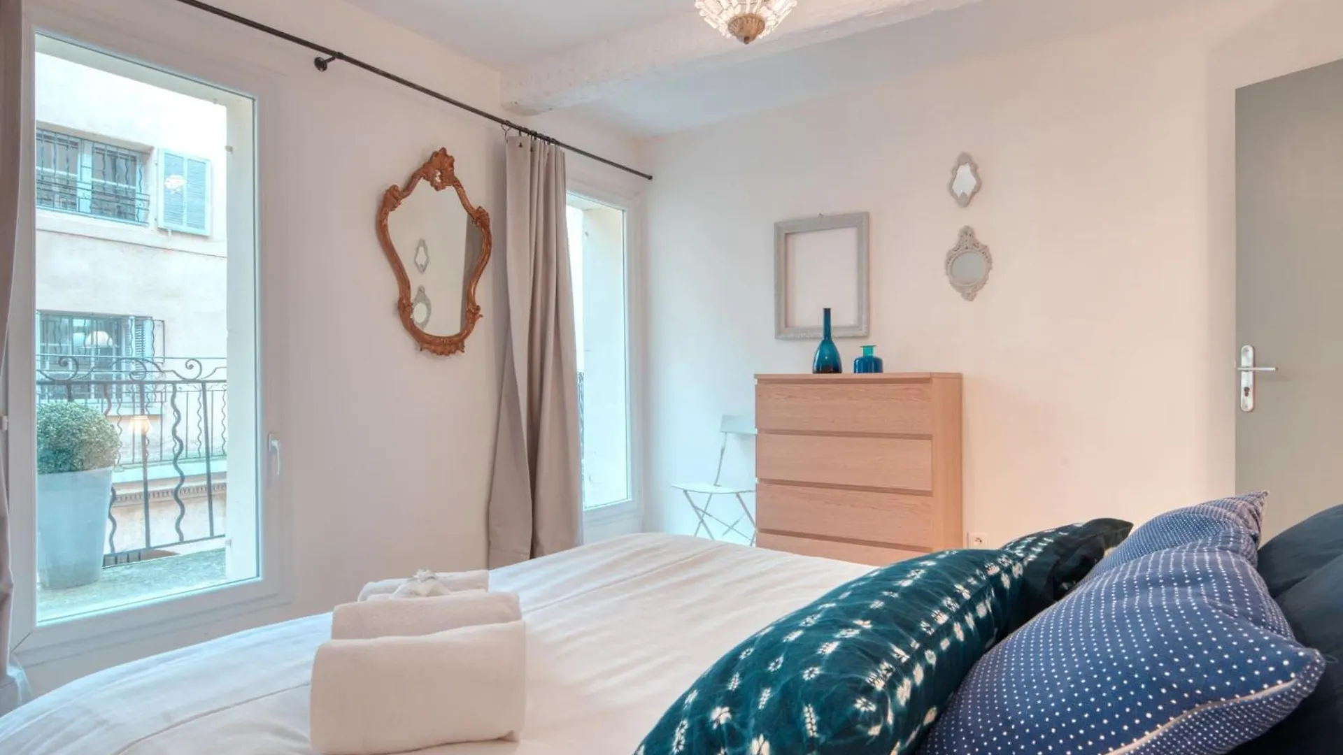 Promenade Du Cours Furnished Flat Apartment Aix-en-Provence