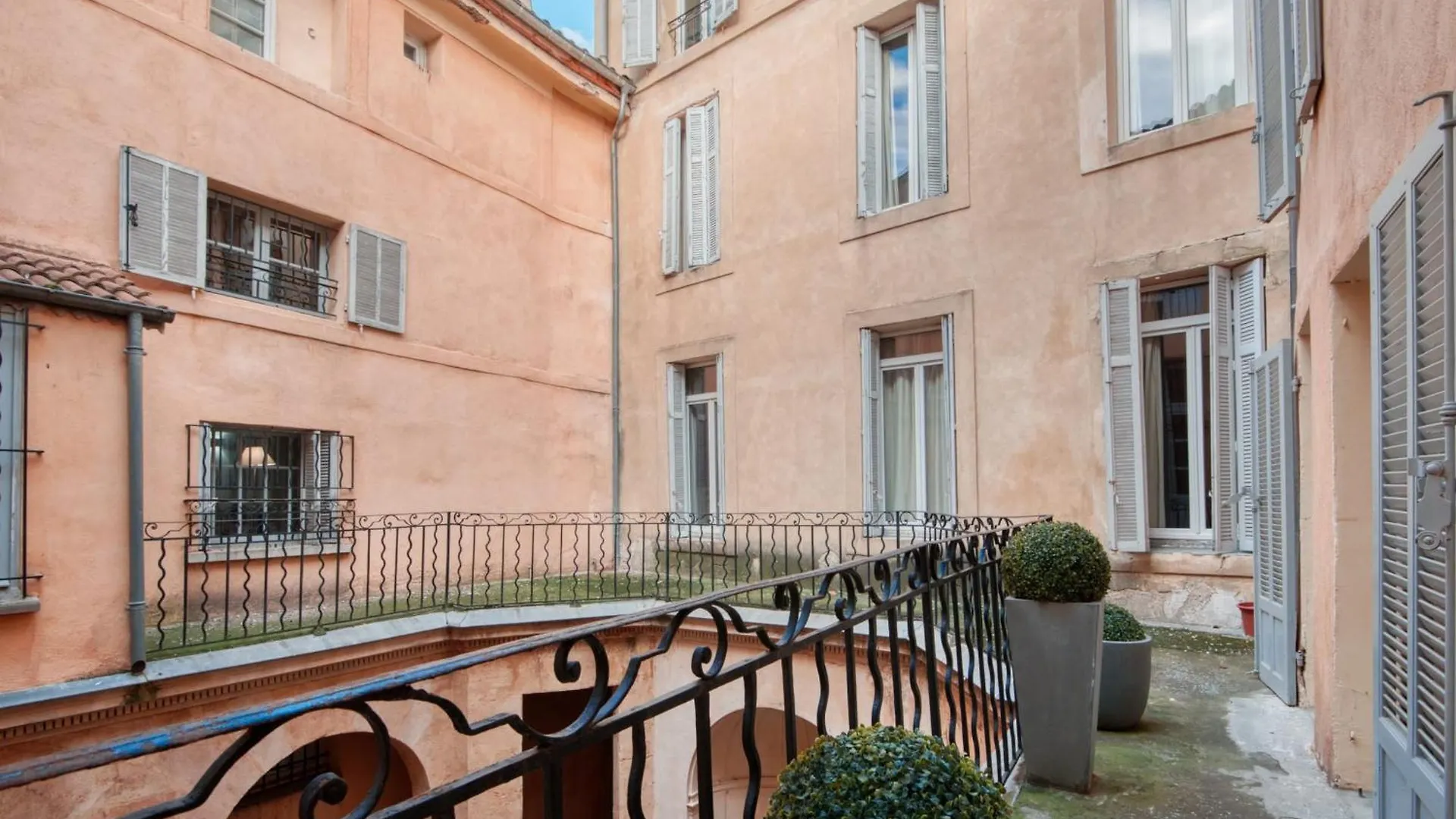 Promenade Du Cours Furnished Flat Apartment Aix-en-Provence