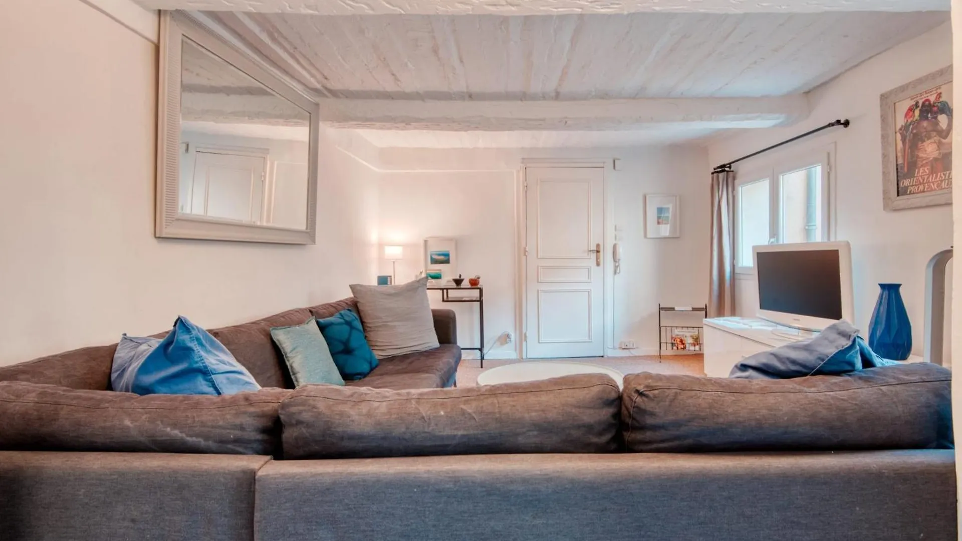 Promenade Du Cours Furnished Flat Apartment Aix-en-Provence France